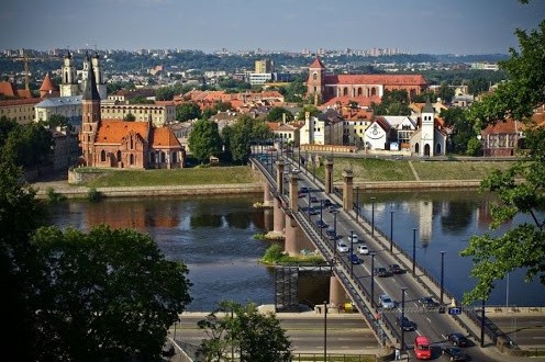 Литвада бюджеттік ұйымдардың қызметкерлеріне жәрдемақы бөлінеді