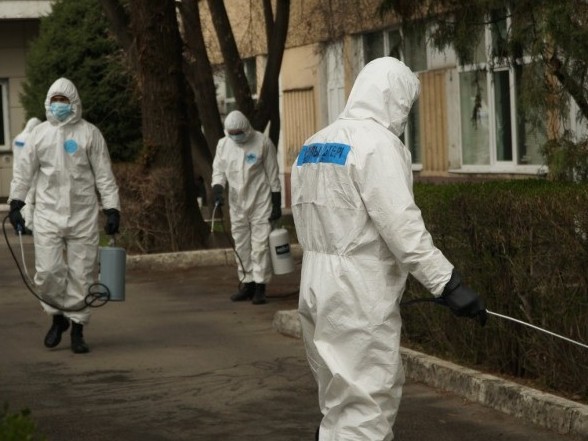 Әулиеаталық әскерилер қоғамдық орындарды дезинфекциялауда
