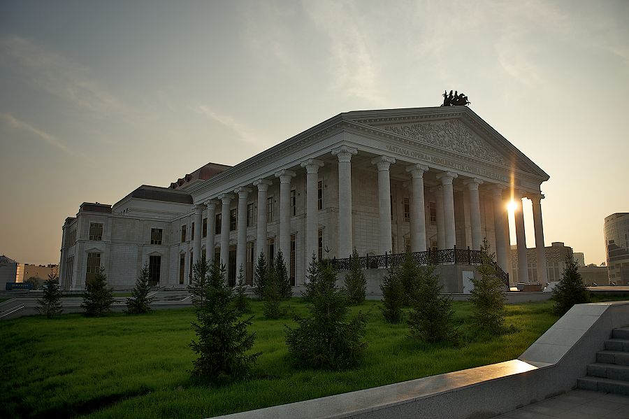 Бүгін - Халықаралық театр күні