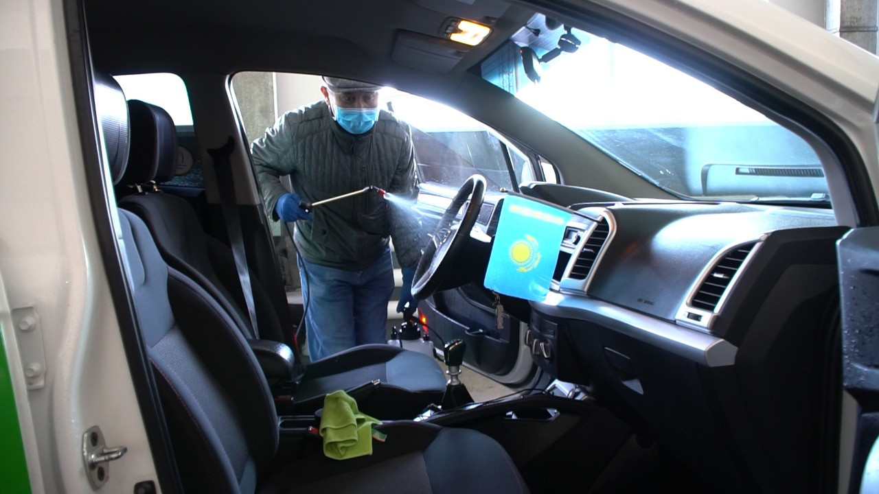 Нұр-Сұлтанда ресми такси көліктері күн сайын зарарсыздандырылады