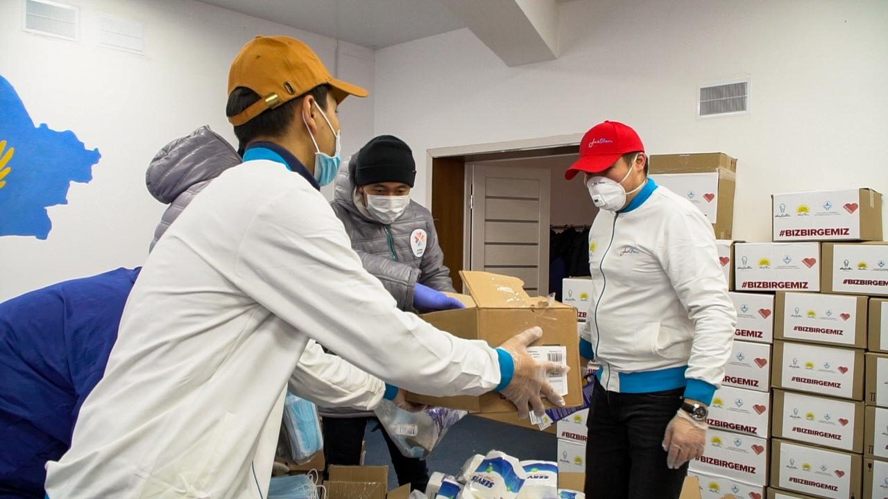 Нұр-Сұлтанда волонтерлер 3,2 мың азық-түлік себетін таратты