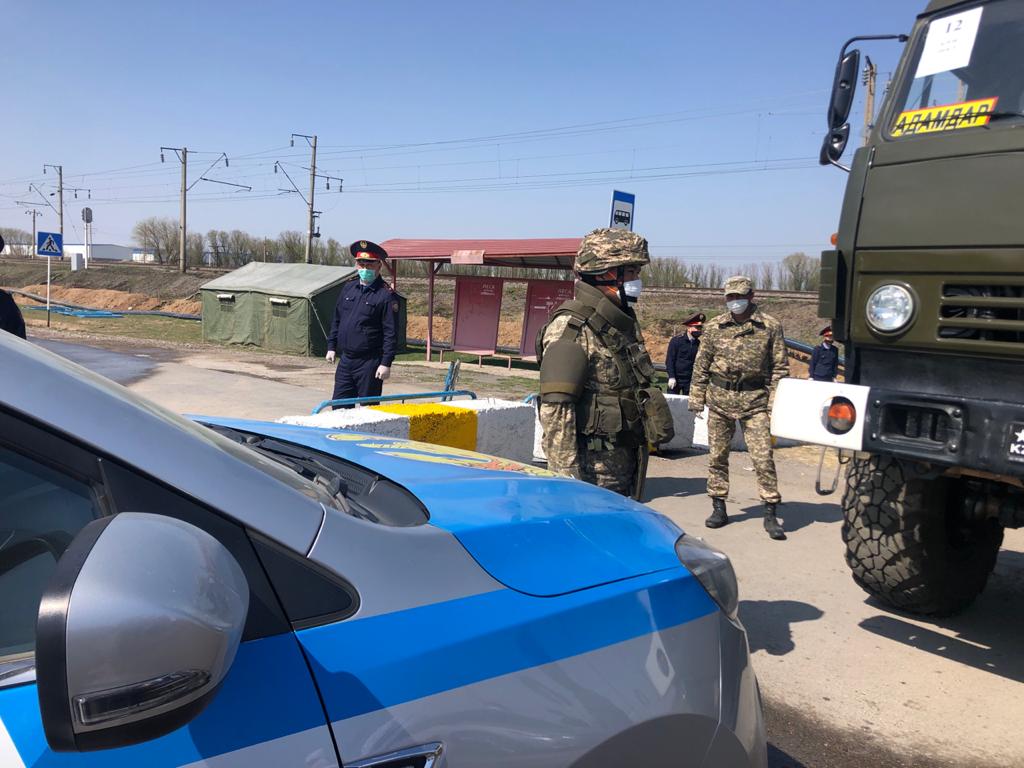 Шымкент қаласының әкімі карантинге жабылған тұрғын алабының жағдайымен танысты