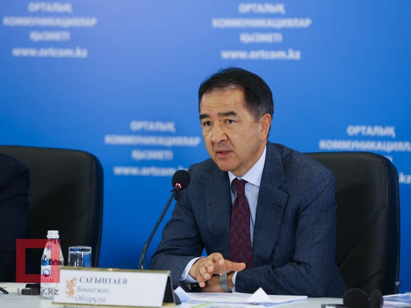 Алматыда мұғалімдер мен оқушыларға 10 мыңнан астам компьютер берілді