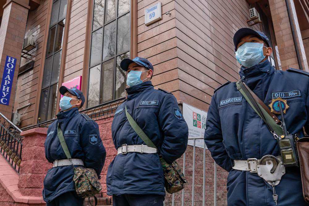 Үйден шықпа, үйде қал, үйде болшы! (видео)