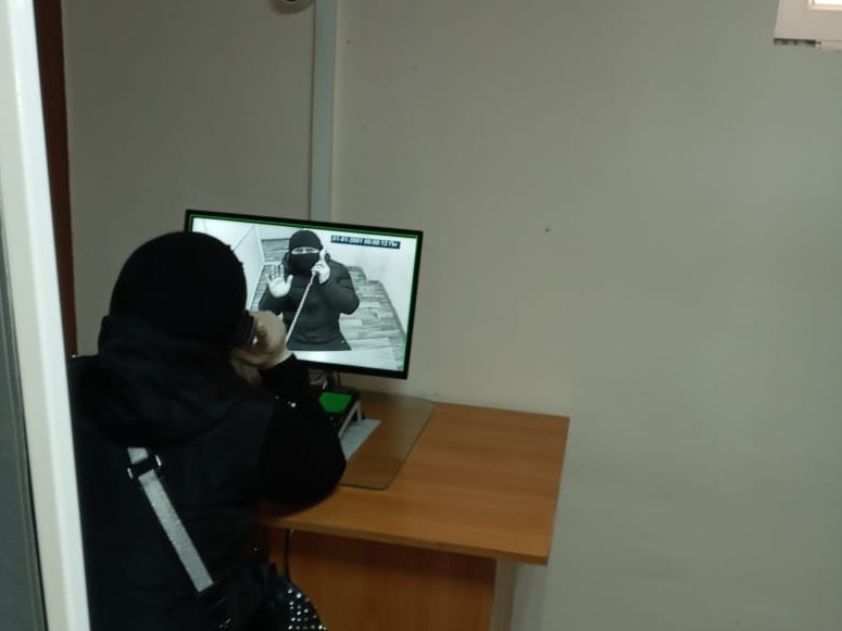 Онлайн режимде кездесіп, бейнебайланыс арқылы тілдеседі   