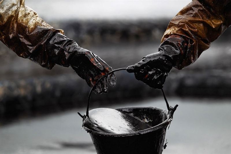 ОПЕК + елдері мұнай өндіруді күніне 2,1 млн баррель көлемінде қысқарту бойынша міндеттемелерін аяқтады