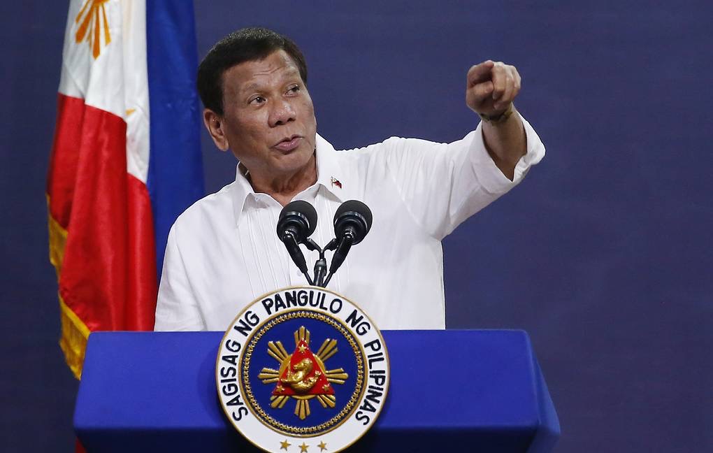 Филиппин: Карантин ережесін бұзған адамды атады