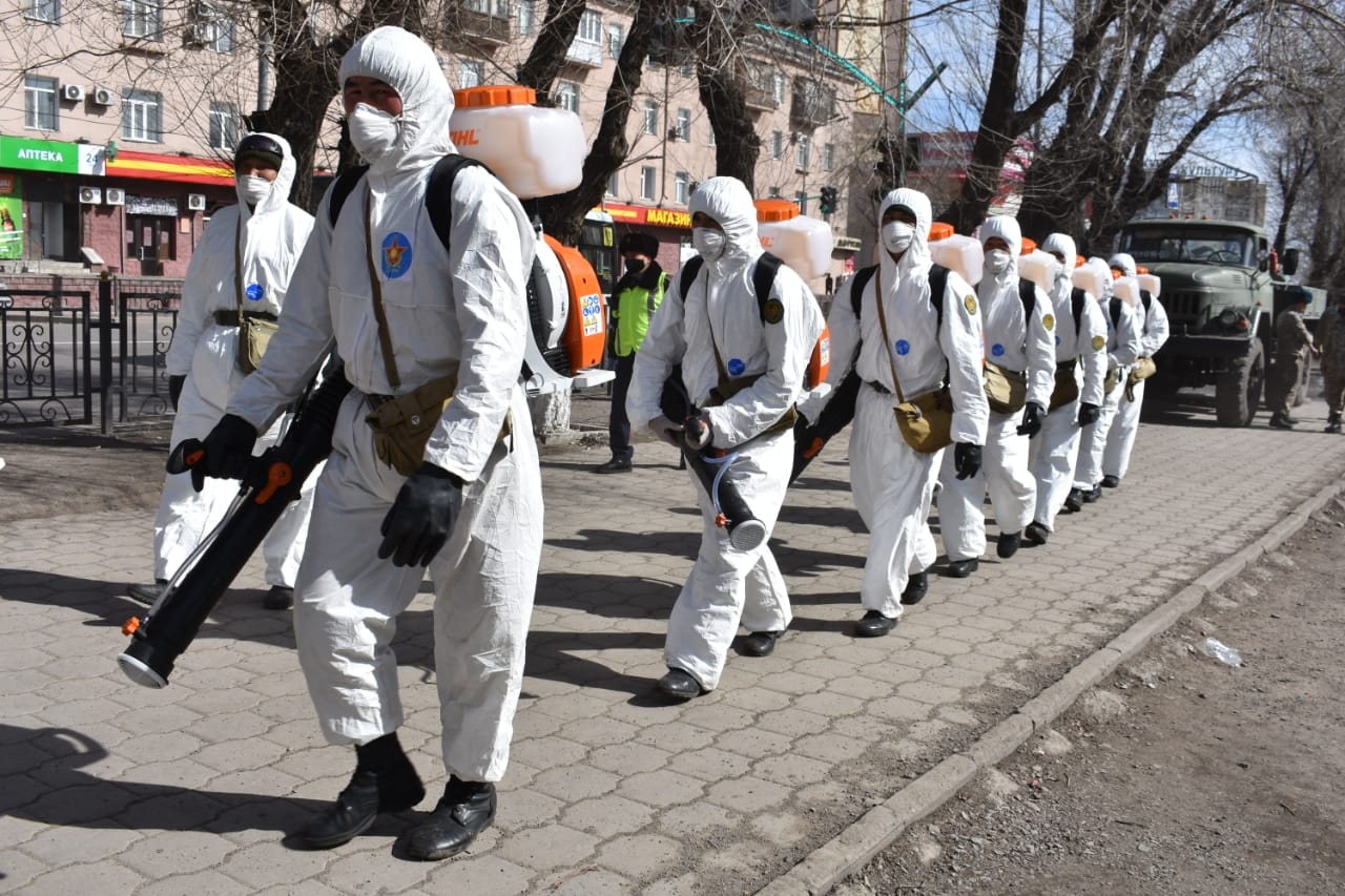Қарағандыда әскерилер дезинфекция жүргізді