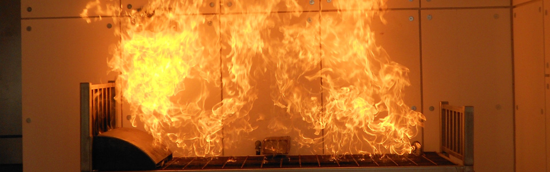 Қызылорда: Полицейлер өрт ішінен төрт баланы құтқарды