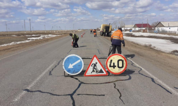 Қазақстанда жолдарды қысқы кезеңнен кейін қалпына келтіру жұмыстары басталды