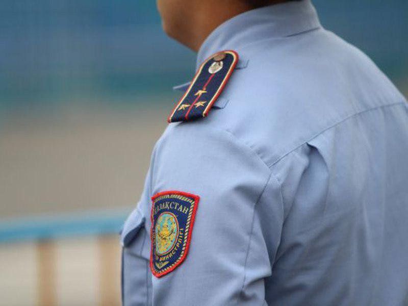 Қостанай облысы: Пара алған полицей қызметінен қуылды