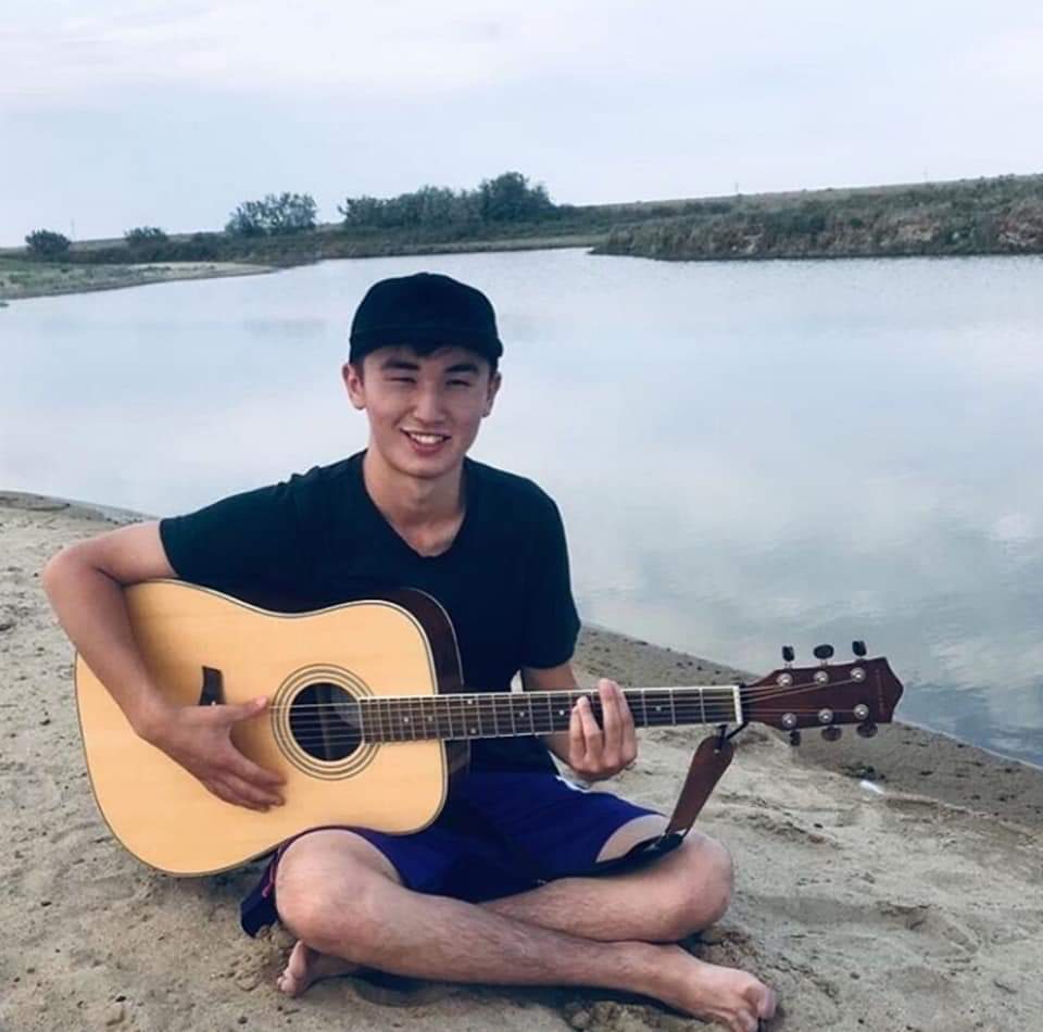 Бейбіт күннің батыры