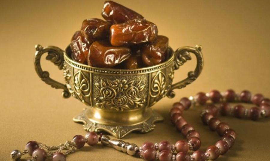 Бірі екіншісін құлағында жалайды