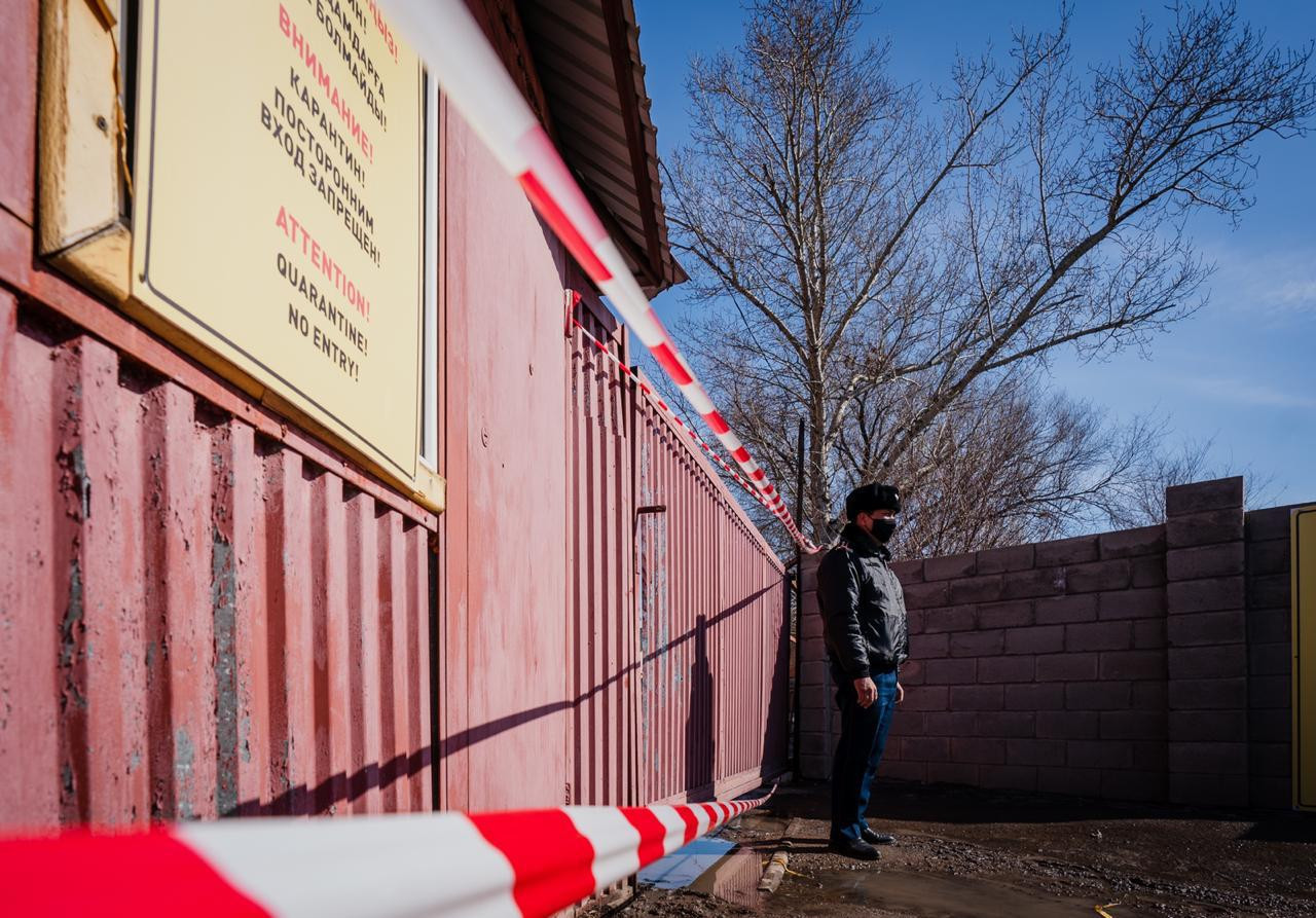 Нұр-Сұлтанда тұрғын үй кешендерінің екі кіреберісі карантинге жабылды