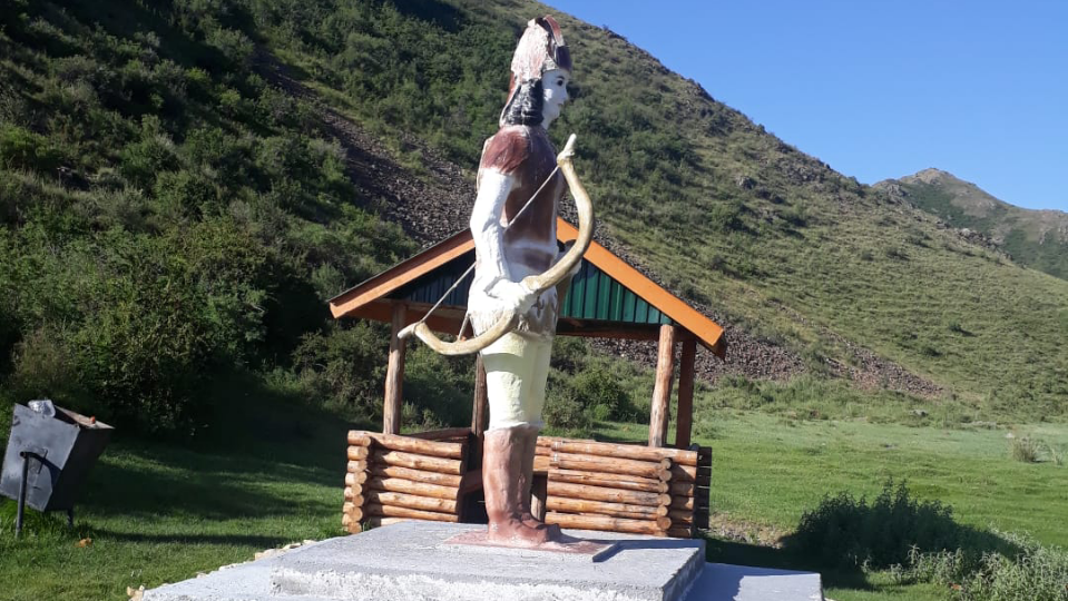 Жәнделі батыр қыз