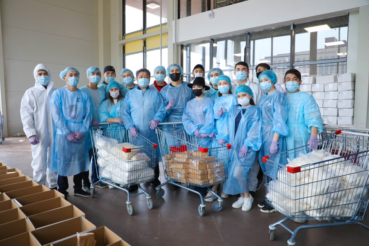 Еріктілер азық-түлік себеттерімен қамтамасыз етуді жалғастыруда