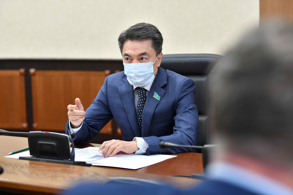 Асқар Шәкіров жүйе құраушы кәсіпорындарды мемлекеттік қолдау мәселесі туралы айтты