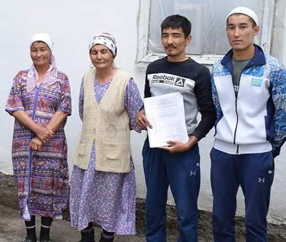 Қызылорда: Ауыл тұрғындары жерлестеріне баспана алып берді