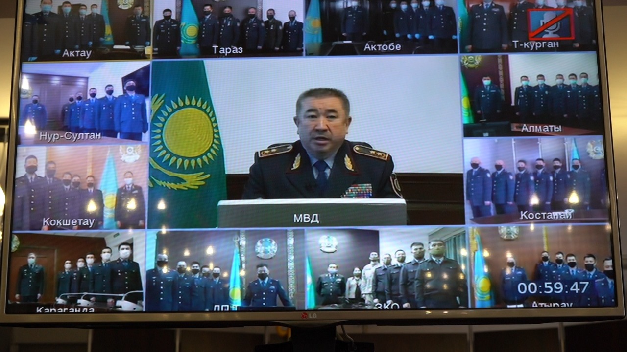 Қостанайлық полицейлер «Өртте көрсеткен қайсарлығы үшін» медалімен марапатталды