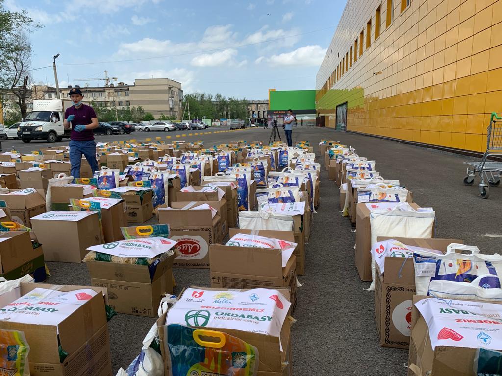 Шымкентте көмекке мұқтаж 400 отбасыға азық-түлік таратылды