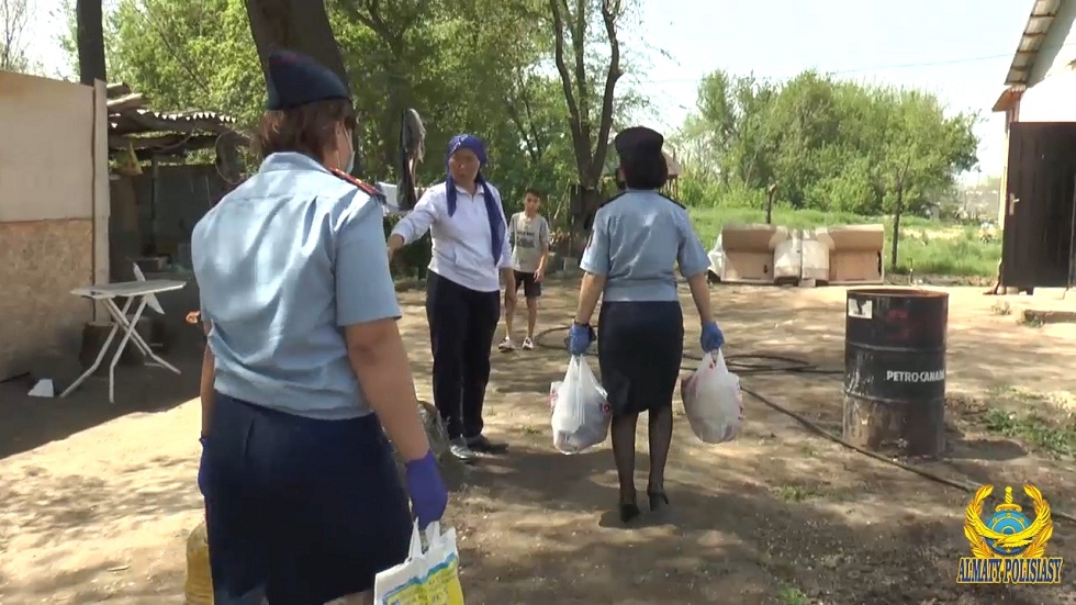Алматы полициясы мұқтаж жандарды қуантты