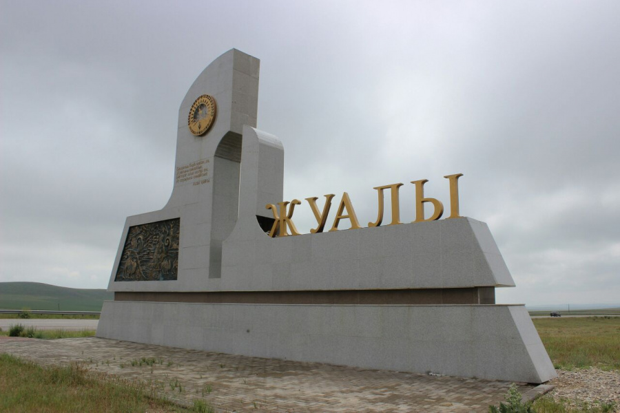 Жуалы ауданының табиғаты тосын мінез танытты