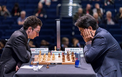 Онлайн-турнирде үш ойыншы үзеңгі қағыстырып келеді