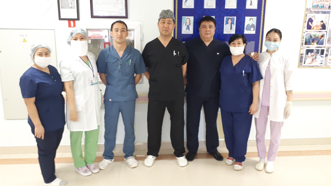 Ақтауда жамбас сүйектері бірнеше жерден сынған жас жігітке сәтті ота жасалды