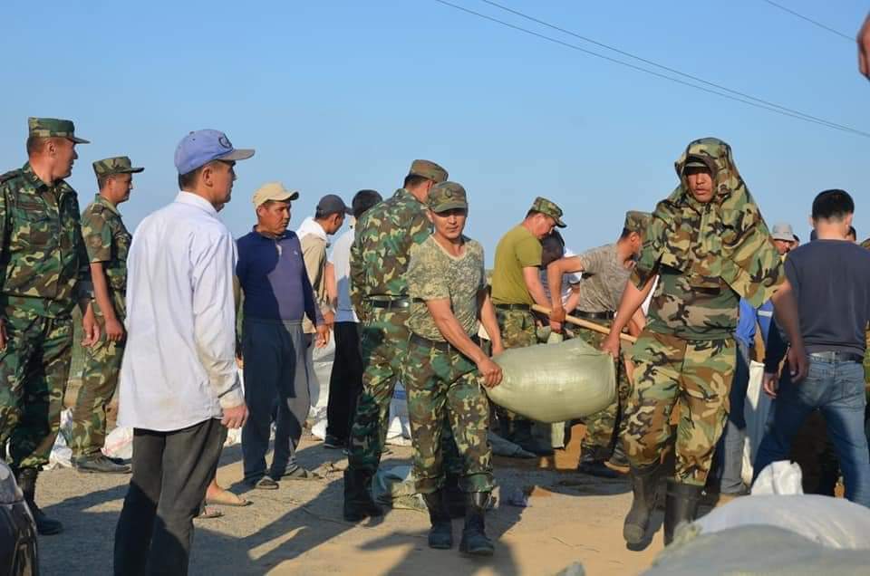 Түркістан: Су басу қаупі бар ауылдар айналасына бөгеттер тұрғызылуда