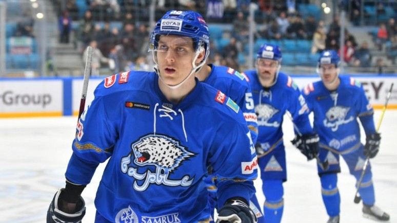 «Барыс» үш хоккейшімен қоштасты