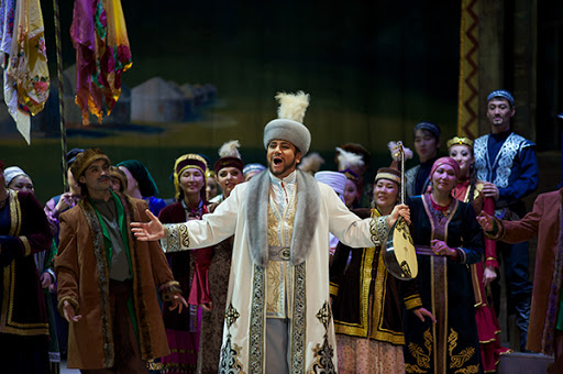 «Астана Опера» әртістері  «Мереке биді» онлайн орындады