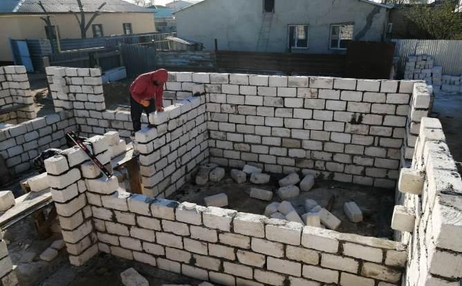 Атырау: Тәуелсіздік құрдастары көп балалы отбасы үшін үй салып жатыр