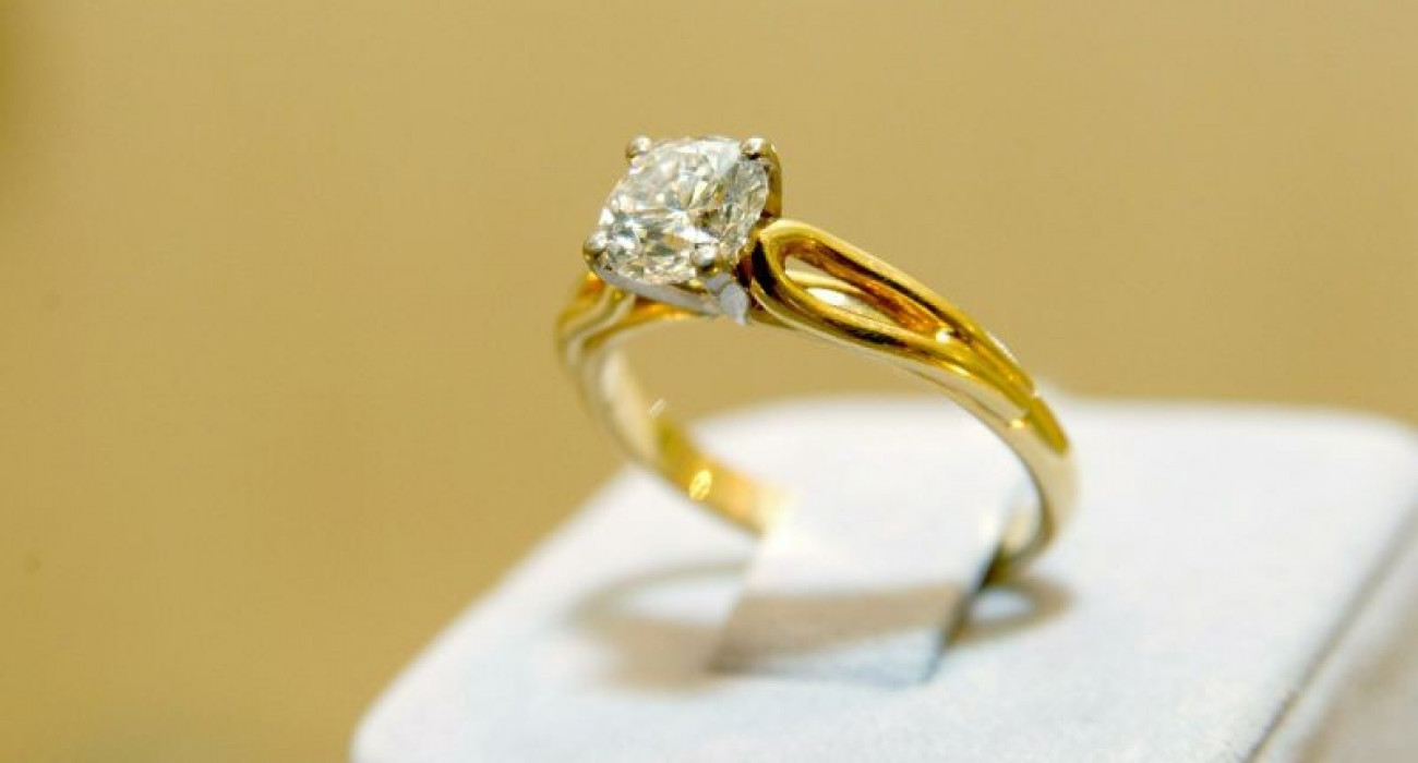 Әйелі күйеуін жұлып алады (Орыс порно)