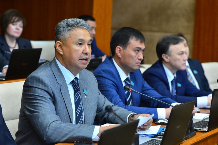 Мәжілісте парламенттік оппозицияны күшейтуді көздейтін заң жобасы қаралып жатыр