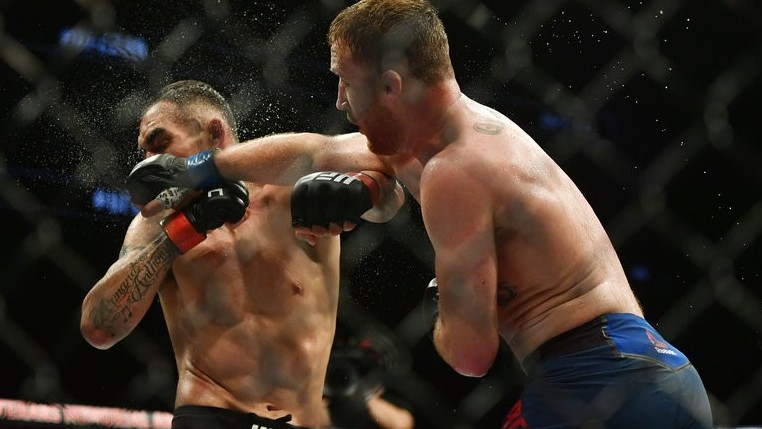 UFC: Тони Фергюсон техникалық нокаутпен жеңілді