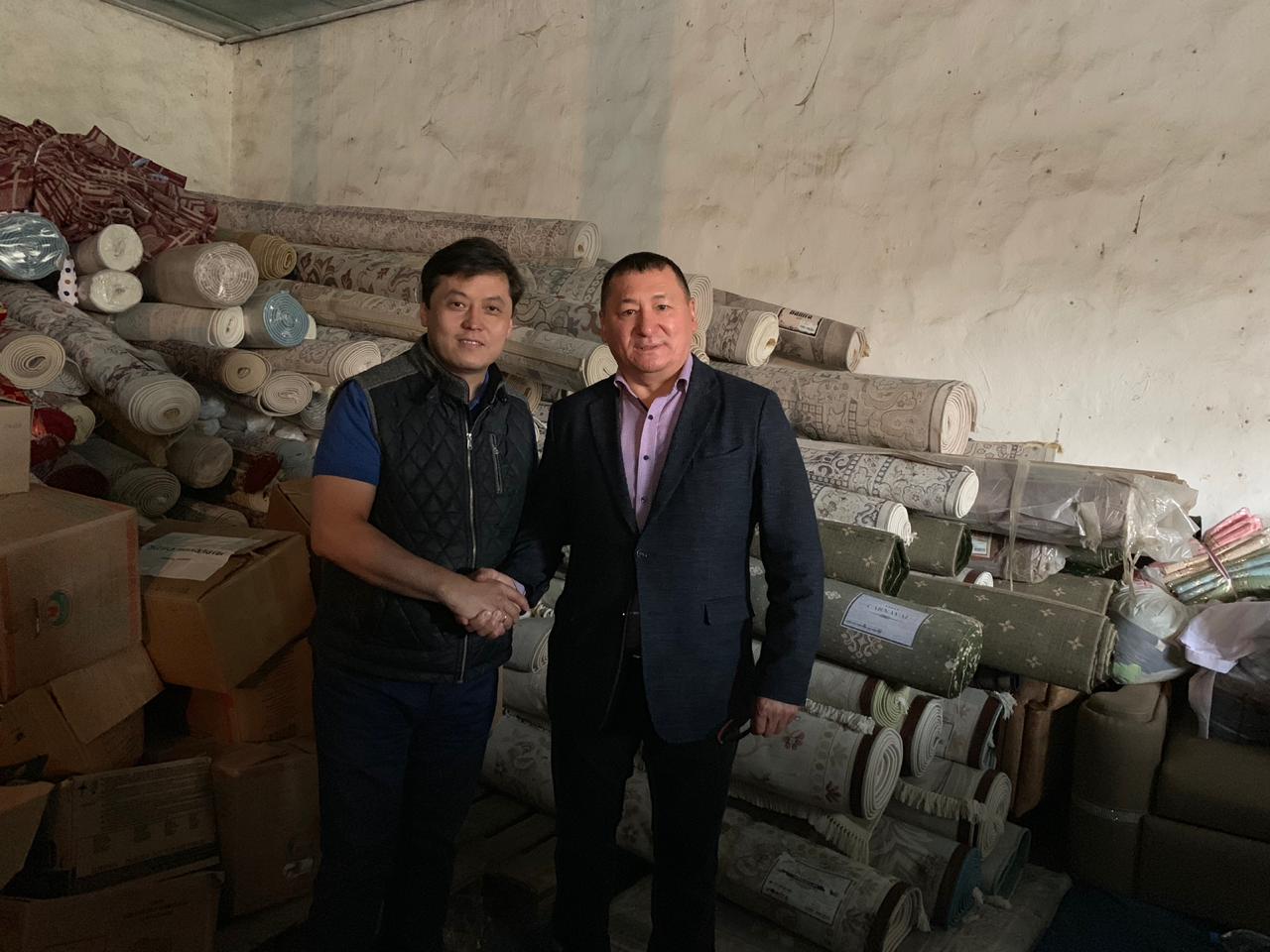 Шымкент: Bal-Tekstil фабрикасы Мақтааралға 6 млн теңгенің кілемін жеткізді