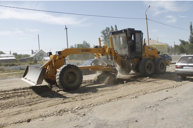Байзақ ауданында жол жөндеу жұмыстары жүйелі жүргізілуде