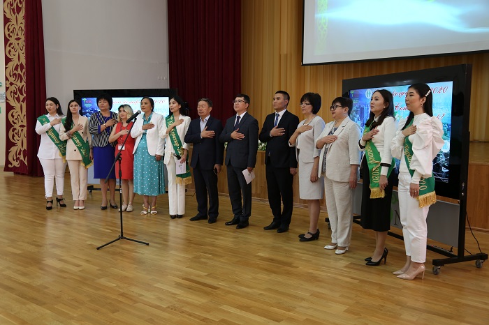 Димаш Құдайберген мектеп бітіруші түлектерді құттықтады