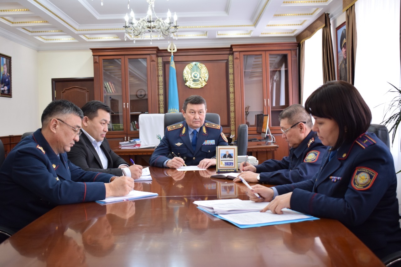 Маңғыстау полицейлері Алматы блок-постында қаза тапқандардың отбасына қаржылай қолдау көрсетті