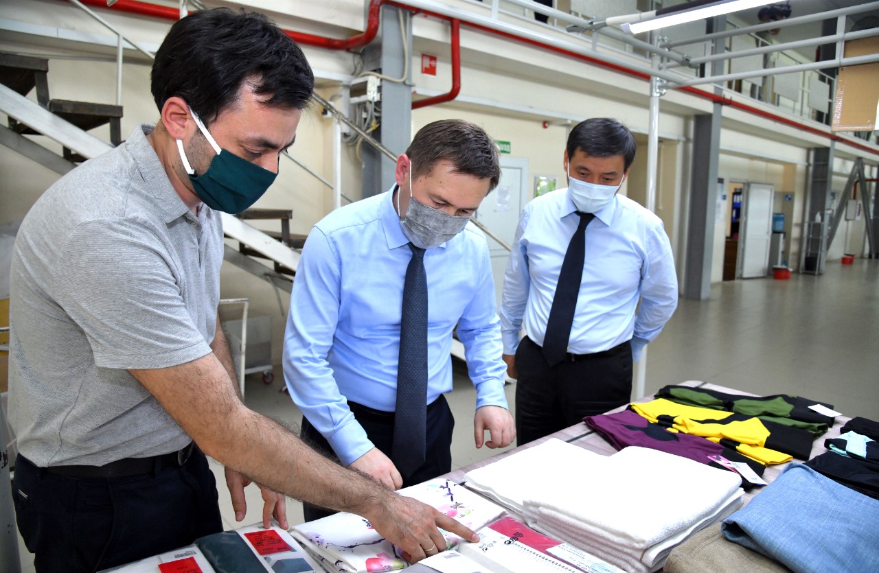 М.Әйтенов карантиннен кейін қайта ашылған кәсіпорындардың жұмысымен танысты