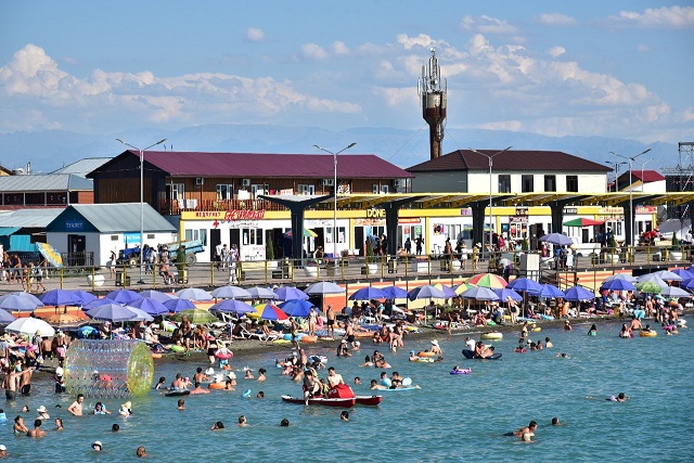 Алакөл жағалауы абаттандырылып жатыр 