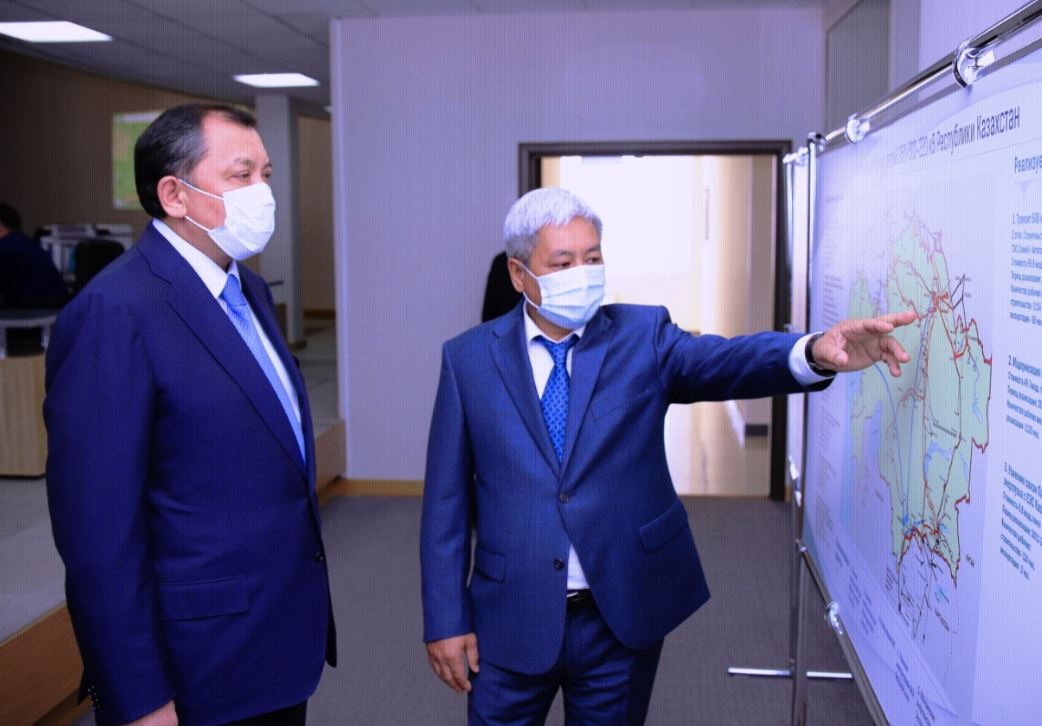 Нұрлан Ноғаев электр энергетикасы саласын дамытудың мәселелері бойынша кеңес өткізді