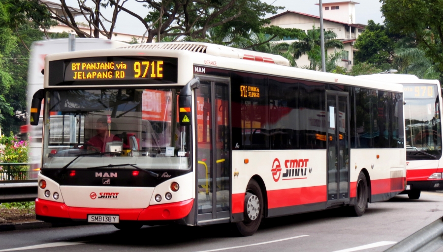 Сингапурде автобуста телефонмен сөйлесуге тыйым салынды