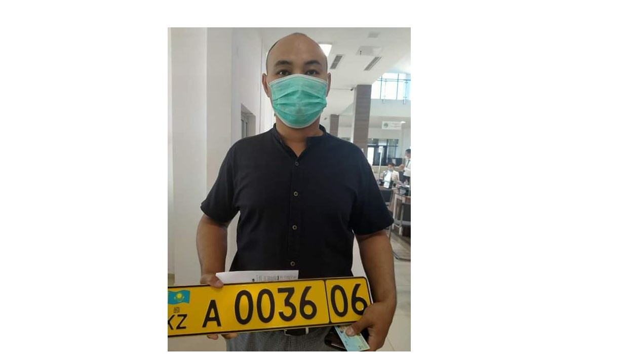 Атырау: Армениядан көлік әкелген жүргізуші нөмір алды