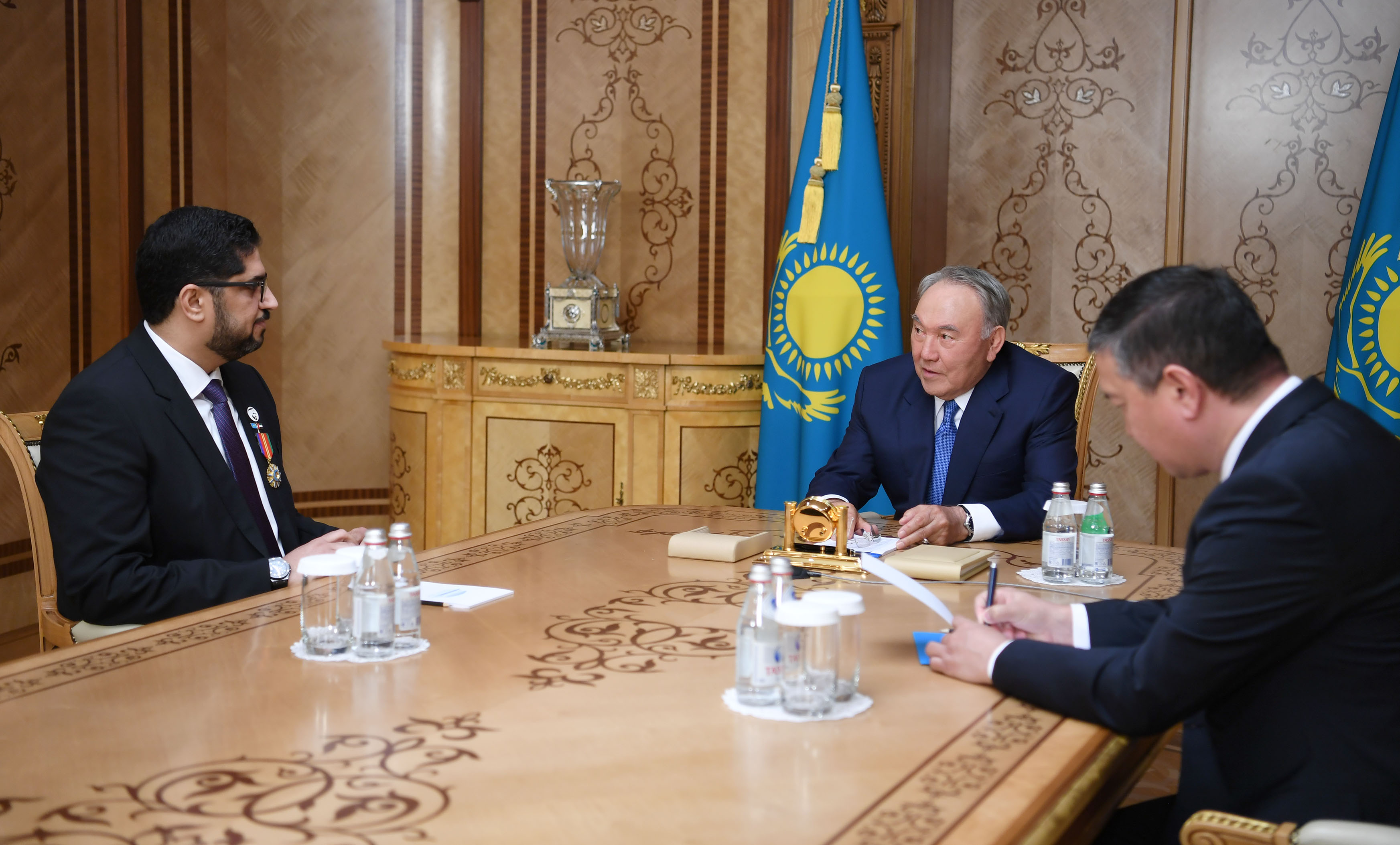 Нұрсұлтан Назарбаев БАӘ-нің Қазақстандағы елшісімен кездесті
