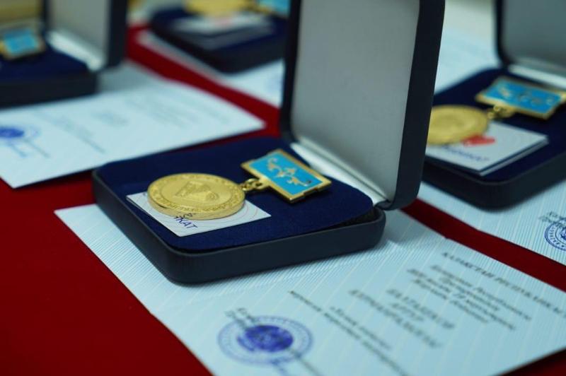Коронавируспен күрес: 343 адам "Халық алғысы" медалімен марапатталды