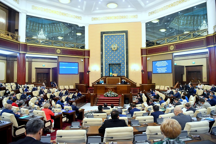 Мәулен Әшімбаев: Парламент өткен сессияда 98 заң қабылдады