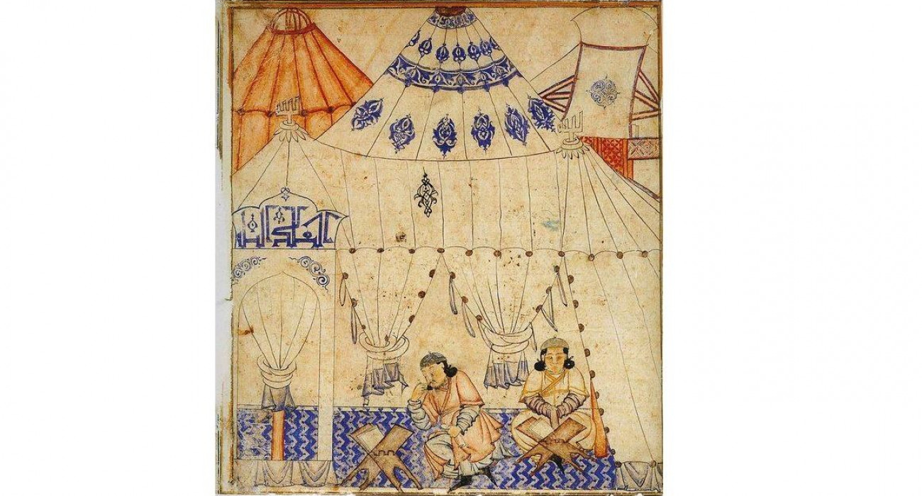 Жасы үлкен бастық хатшыны ұрып жатқан суреті