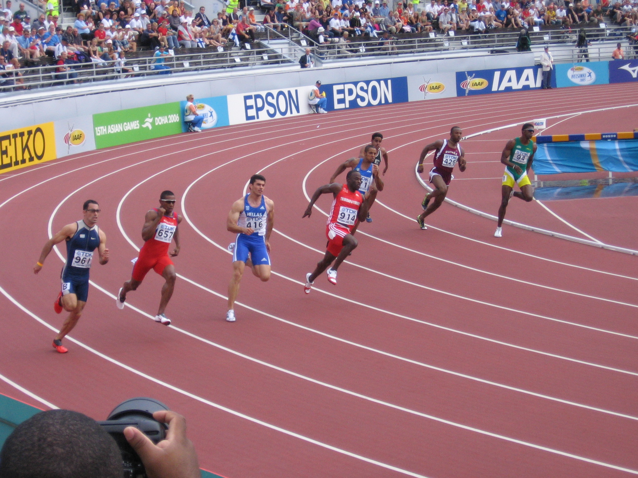 Спринт это бег на стадионе. Легкая атлетика дистанции бега 200 метров. Легкая атлетика бег спринт. Лёгкая атлетика дистанции короткие спринт. Спринтерский бег спринт.