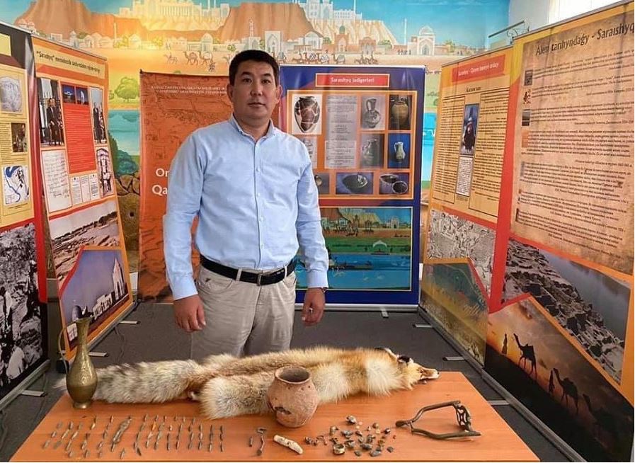 Мұнайшы сыйлаған жәдігер